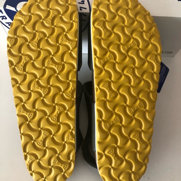 Birkenstock adjustable khaki yellow bottom sandal. Size: 39, 38, 8, 8.5,  7, 7.5 - Picture 11 of 12